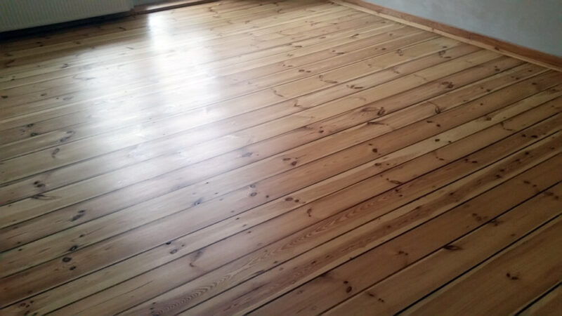 Cyklinowanie starych desek - kompleksowa renowacja podłogi z desek sosnowych - efekt końcowy