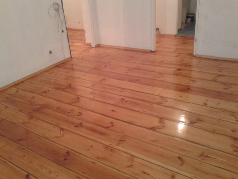 Parkiet drewniany - bardzo stare deski