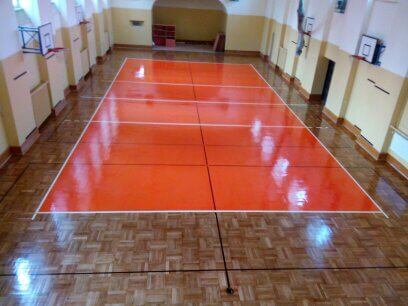 Parkiet drewniany w sali sportowej