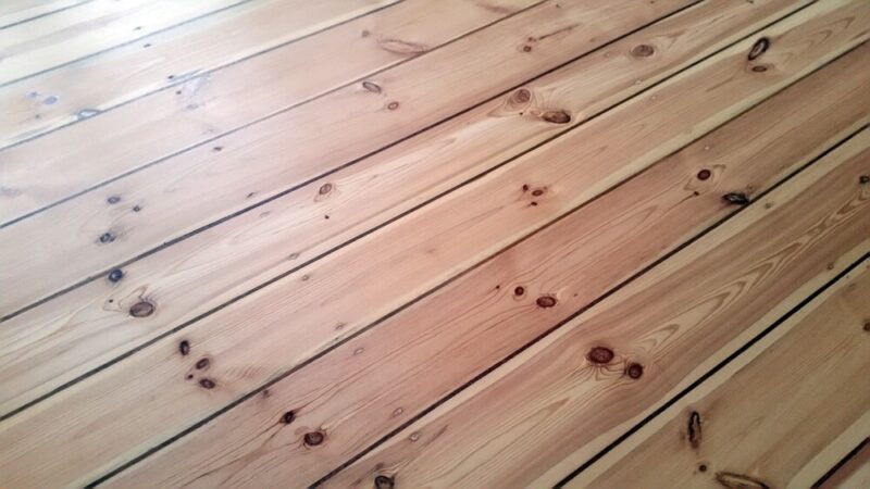 Cyklinowanie starych desek - kompleksowa renowacja podłogi z desek sosnowych - efekt końcowy